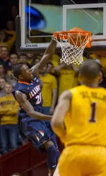 Kendrick Nunn scores two of his 19 points on a dunk in the second half.