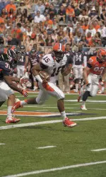 Aaron Bailey runs away from defenders down the field. (Mark Jones)