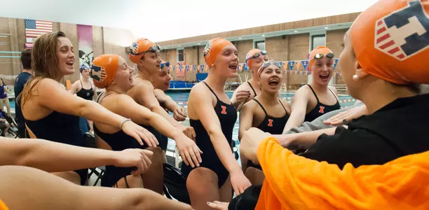 Illinois vs. Northwestern team huddle