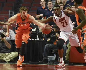 NCAA Basketball: Illinois-Chicago vs Illinois - Michael Finke