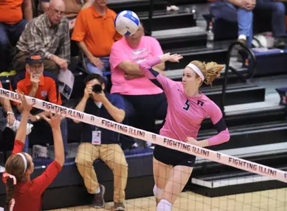 Anna Dorn goes up for the attack