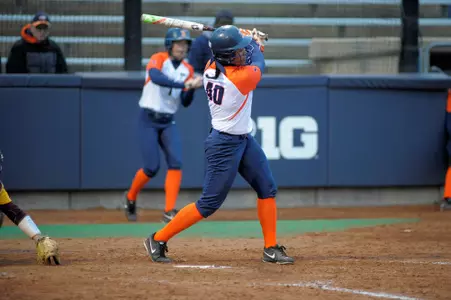 Nicole Evans, Minnesota, bat