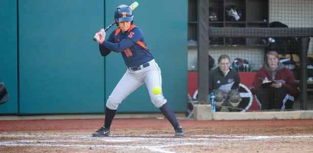 Nicole Tobon, Winthrop, bat