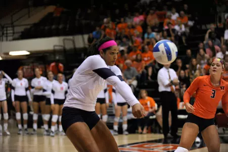 Morganne Criswell, LBSU, dig