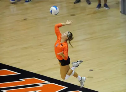 Brandi Donnelly, UNC, serve