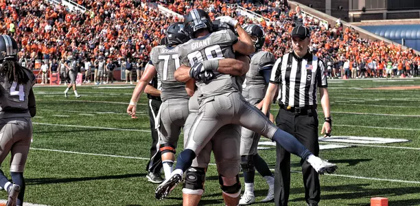 Zach Grant Celebrate - Illinois vs. Minnesota - October 29, 2016