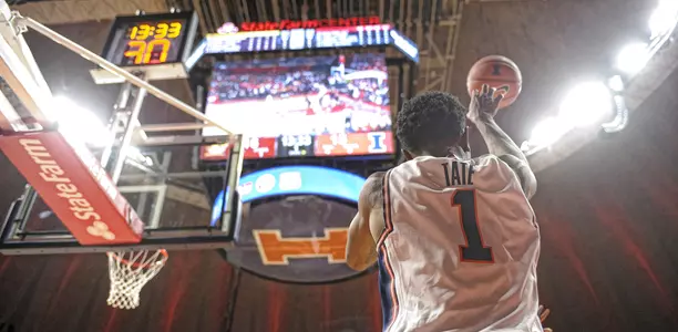 Jaylon Tate inbounds pass vs. Central Michigan - Dec. 10, 2016