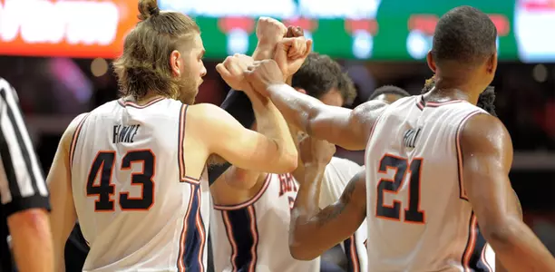 MBB 16 Huddle vs. Ohio State