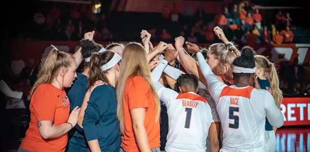 Illini WBB Huddle vs. Missouri