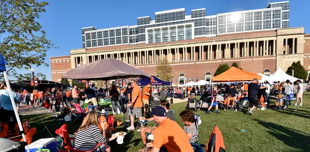 Illinois Athletics - Grange Grove 2017 Tailgating