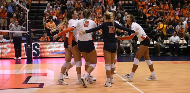 VB - Team Huddle vs. Creighton