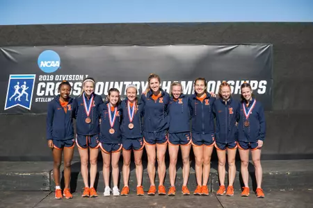 2019 Illinois Women's Cross Country NCAA Midwest Regional Champions