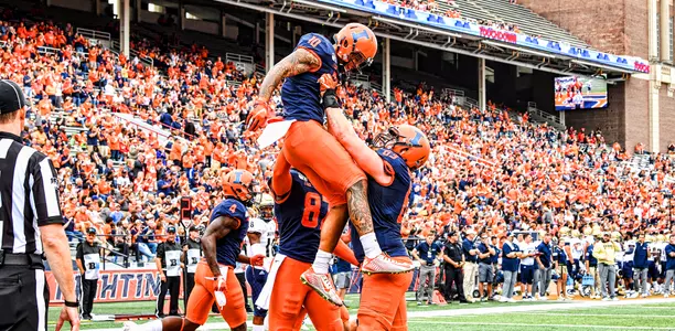 Illinois Fighting Illini tight end Justice Williams (10), touchdownIllinois Football vs. Akron in Champaign, IllinoisAugust 31, 2019
