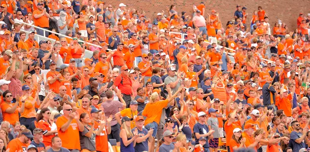 Fans Cheering - Illinois Football vs. Kent State - 09/01/2018