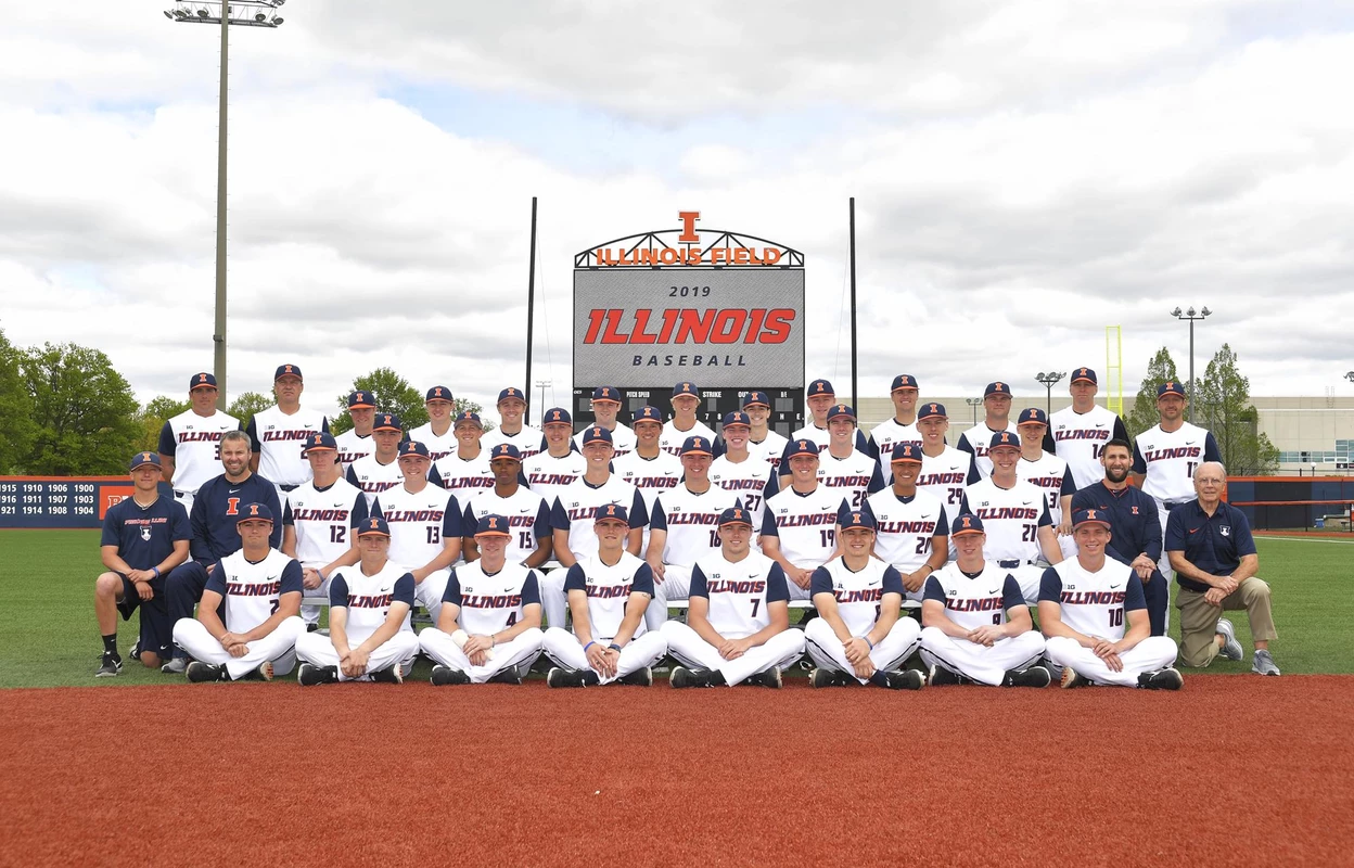 2019 baseball team photo