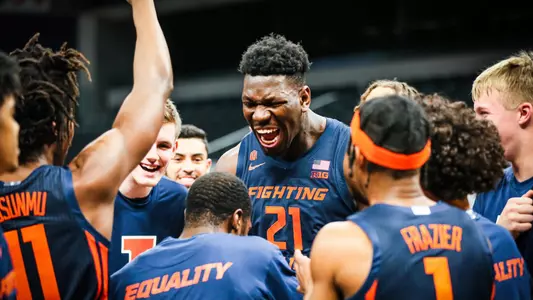Kofi Cockburn (21) team huddle celebrationIllinois Fighting Illini Men's Basketball vs. Baylor - 12/2/20