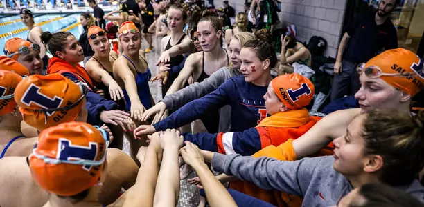 The Illinois Swimming and Diving Team huddles up before the Big Ten WomenÕs Swimming and Diving Championships at the Campus Welfare and Recreation Center in Iowa City, IA on Thursday, Feb. 20, 2020. (David Harmantas/Freelance)
