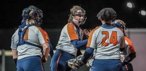 SB - Team huddle at Baylor