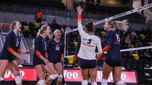 VB - Illini win at Iowa