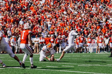 Hugh Robertson (19), Caleb Griffin (5)Illinois Fighting Illini Football vs. Wisconsin - 10/1/2022