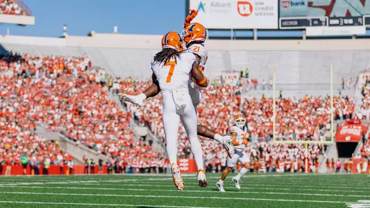 Kendall Smith (7), Jartavius MartinIllinois Fighting Illini Football vs. Wisconsin - 10/1/2022