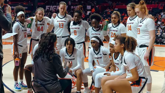 Illinois women's basketball team huddle Shauna Green