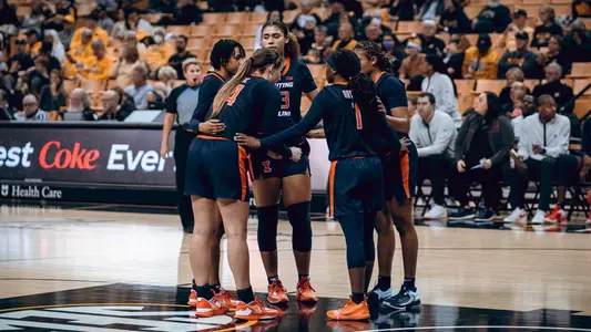 Illini WBB team huddle at Missouri