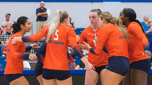 Sep 14, 2022; Charlestown, Illinois, United States; The Illinois Fighting Illini huddle during the game between the Eastern Illinois Panthers and the Illinois Fighting Illini at Lantz Arena. The Fighting Illini won 3-0. Photo by Andy Wenstrand.