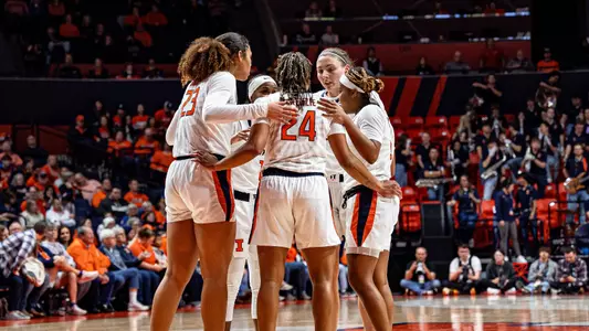 Illinois WBB team huddle vs. Missouri