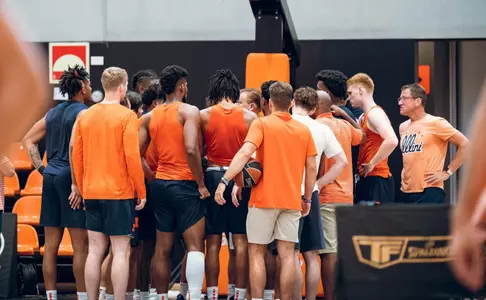 Illinois Team Huddle-Valencia