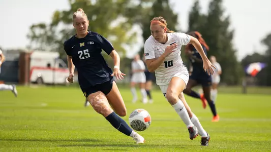 CHAMPAIGN, IL - September 24, 2023 - Illinois Forward Abby Lynch (#10) during the match between the Michigan Wolverines and the Illinois Fighting Illini at Demirjian Park in Champaign, IL. Photo By Jenny Butler.