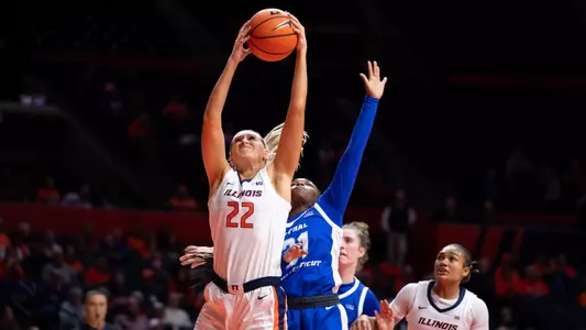 CHAMPAIGN, IL - November 29, 2023 - Illinois Forward Shay Bollin (#22) during the game between the Central Connecticut State Blue Devils and the Illinois Fighting Illini at State Farm Center in Champaign, IL. Photo By Kevin Snyder