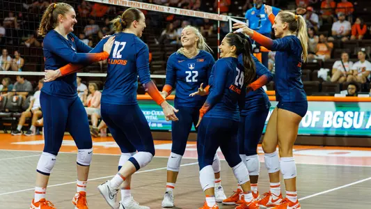 Aug 31, 2024; Bowling Green, Ohio, United States; The Illinois Fighting Illini huddle during the game between the Bowling Green State University Falcons and the Illinois Fighting Illini at Stroh Center. The Illini swept the Falcons 3-0. Photo by Andy Wenstrand.