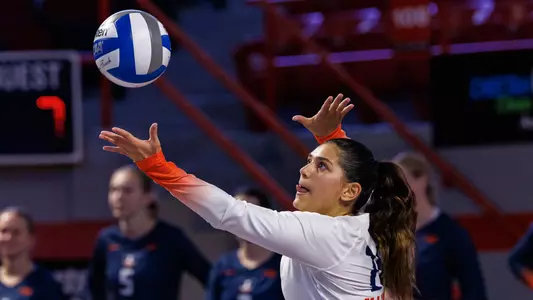Sep 13, 2024; Bowling Green, Kentucky, United States; Graduate student L/DS Christina Martinez Mundo (24) of the Illinois Fighting Illini Women's Volleyball Team during the game between the No. 23 Dayton Flyers and the Illinois Fighting Illini at E.A. Diddle Arena. The Flyers defeated the Illini 3-1. Photo by Andy Wenstrand.