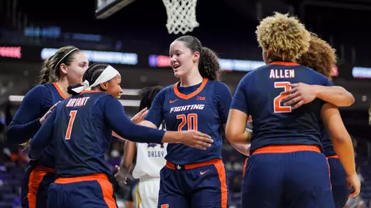 Illinois WBB at Northwestern - Huddle