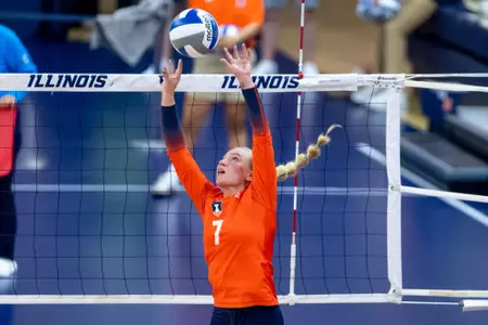 CHAMPAIGN, IL - September 21, 2025 - Setter Kenna Phelan (#7) during the match between the Eastern Illinois Panthers and the Illinois Fighting Illini at Huff Hall in Champaign, IL. Photo By Ashley Ray/Fighting Illini
