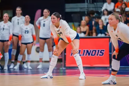 CHAMPAIGN, IL - September 26, 2025 - Outside Hitter Alyssa Aguayo (#19) during the match between the Oregon Ducks and the Illinois Fighting Illini at Huff Hall in Champaign, IL. Photo By Eason Zhou/Fighting Illini