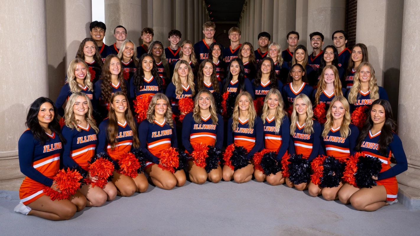 2025-25 Illinois cheer squad