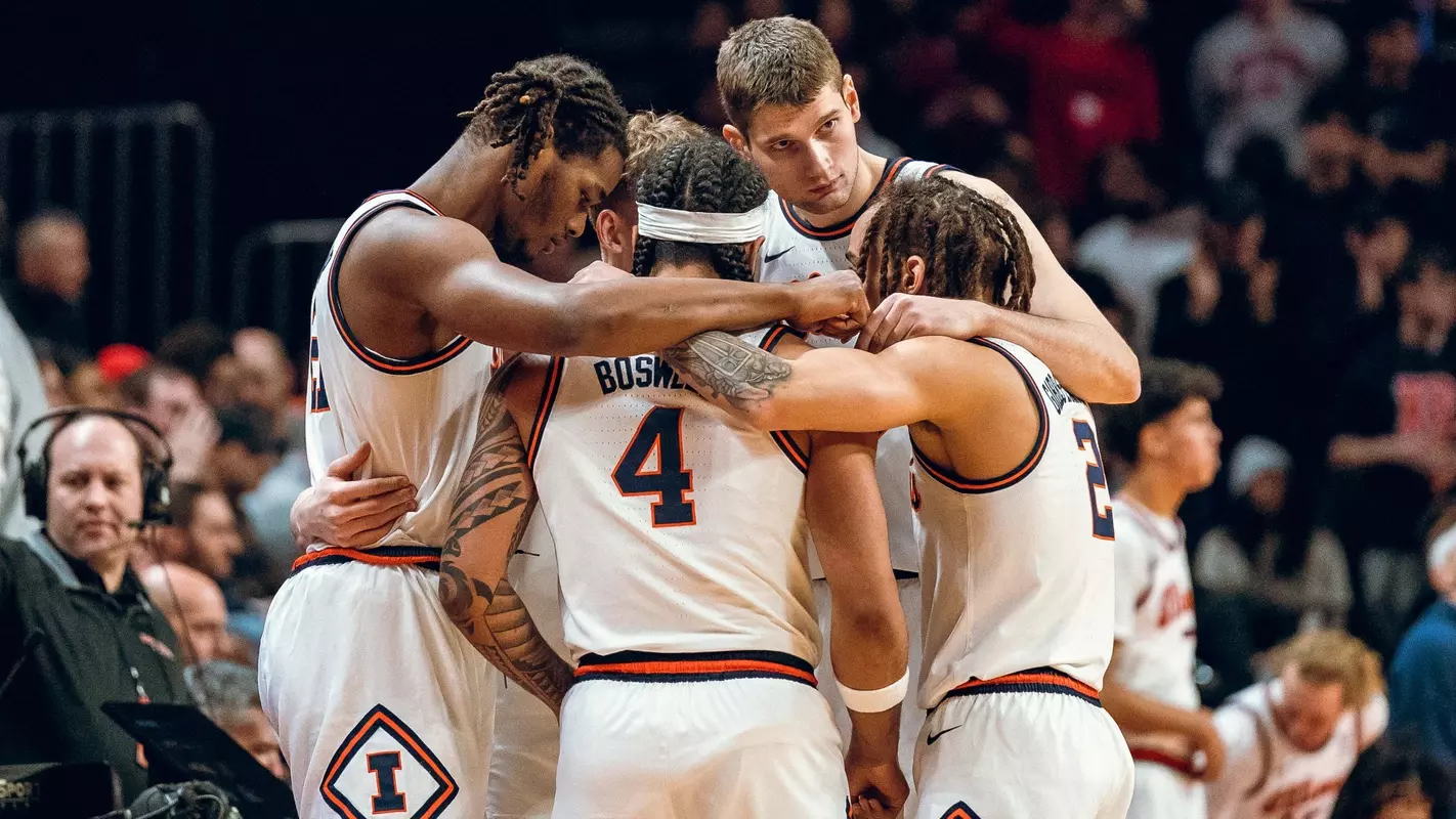 Men's basketball huddle at Rutgers - 2-5-25 (Courtney Bay)