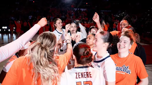 WBB team huddle