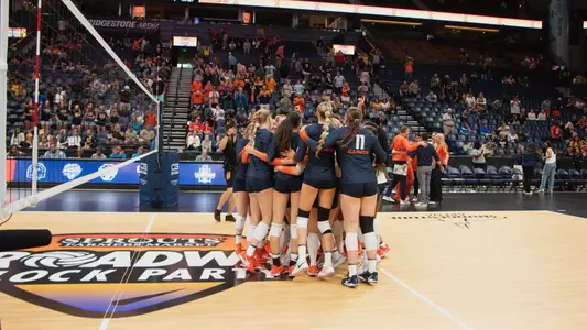 Illinois VB vs. Vanderbilt - postmatch huddle