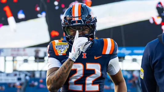 NASHVILLE, TN - December 30, 2025 - Running Back Cedric Wyche II (#22) during the Liberty Mutual Music City Bowl between the Tennessee Volunteers and the Illinois Fighting Illini at Nissan Stadium in Nashville, TN. Photo By Aaron Quinn/Fighting Illini