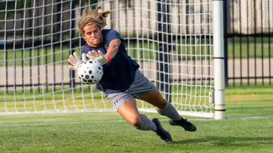 CHAMPAIGN, IL - August 07, 2025 - Goalkeeper Cailynn Junk (#25) before the game between the Marquette Golden Eagles and the Illinois Fighting Illini at Demirjian Park Stadium in Champaign, IL. Photo by Ashley Ray/Fighting Illini