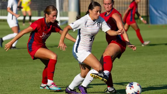 CHICAGO, IL - August 14, 2025 - Midfielder/Forward Perla Guzmán (#31) during the game between the University of Illinois at Chicago Flames and the Illinois Fighting Illini at Flames Field in Chicago, IL. Photo by Ashley Ray/Fighting Illini