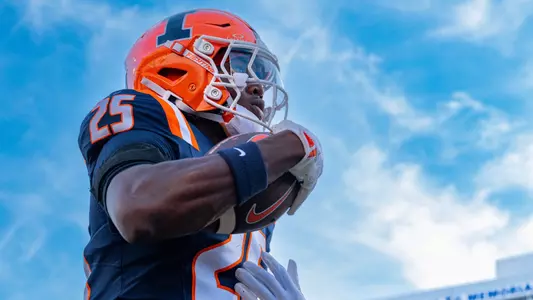 CHAMPAIGN, IL - August 29, 2025 - Running Back Aaron Ball (#25) during the game between the Western Illinois Leathernecks and the Illinois Fighting Illini at Memorial Stadium in Champaign, IL. Photo by Quinten Truitt/Fighting Illini