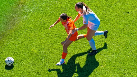 CHAMPAIGN, IL - September 07, 2025 - Midfielder Myra Schneider (#21) during the match between the Valparaiso Crusaders and the Illinois Fighting Illini at Demirjian Park in Champaign, IL. Photo By Dwayne Banks Jr./Fighting Illini