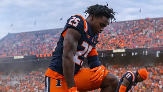 CHAMPAIGN, IL - September 13, 2025 - Defensive Back Des Straughton (#25) before the game between the Western Michigan Broncos and the Illinois Fighting Illini at Memorial Stadium in Champaign, IL. Photo By Quinten Truitt/Fighting Illini