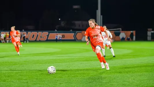 CHAMPAIGN, IL - October 09, 2025 - Defender Bella Zanoni (#14) during the match between the Rutgers Scarlet Knights and the Illinois Fighting Illini at Demirjian Park in Champaign, IL. Photo By Eason Zhou/Fighting Illini
