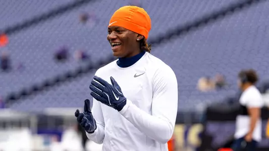 SEATTLE, WA - October 25, 2025 - Defensive Back Vernon Woodward III (#24) before the game between the Washington Huskies and the Illinois Fighting Illini at Husky Stadium in Seattle, WA. Photo By Ashley Ray/Fighting Illini