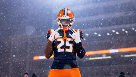 CHAMPAIGN, IL - November 29, 2025 - Defensive Back Des Straughton (#25) during the game between the North Western Wildcats and the Illinois Fighting Illini at Memorial Stadium in Champaign, IL. Photo By Quinten A. Truitt